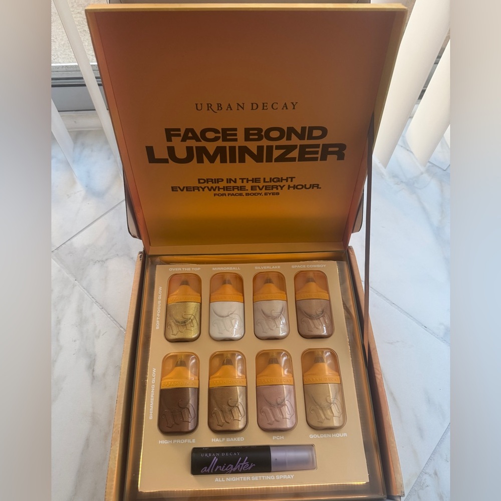 Urban decay highlighter and setting spray kit